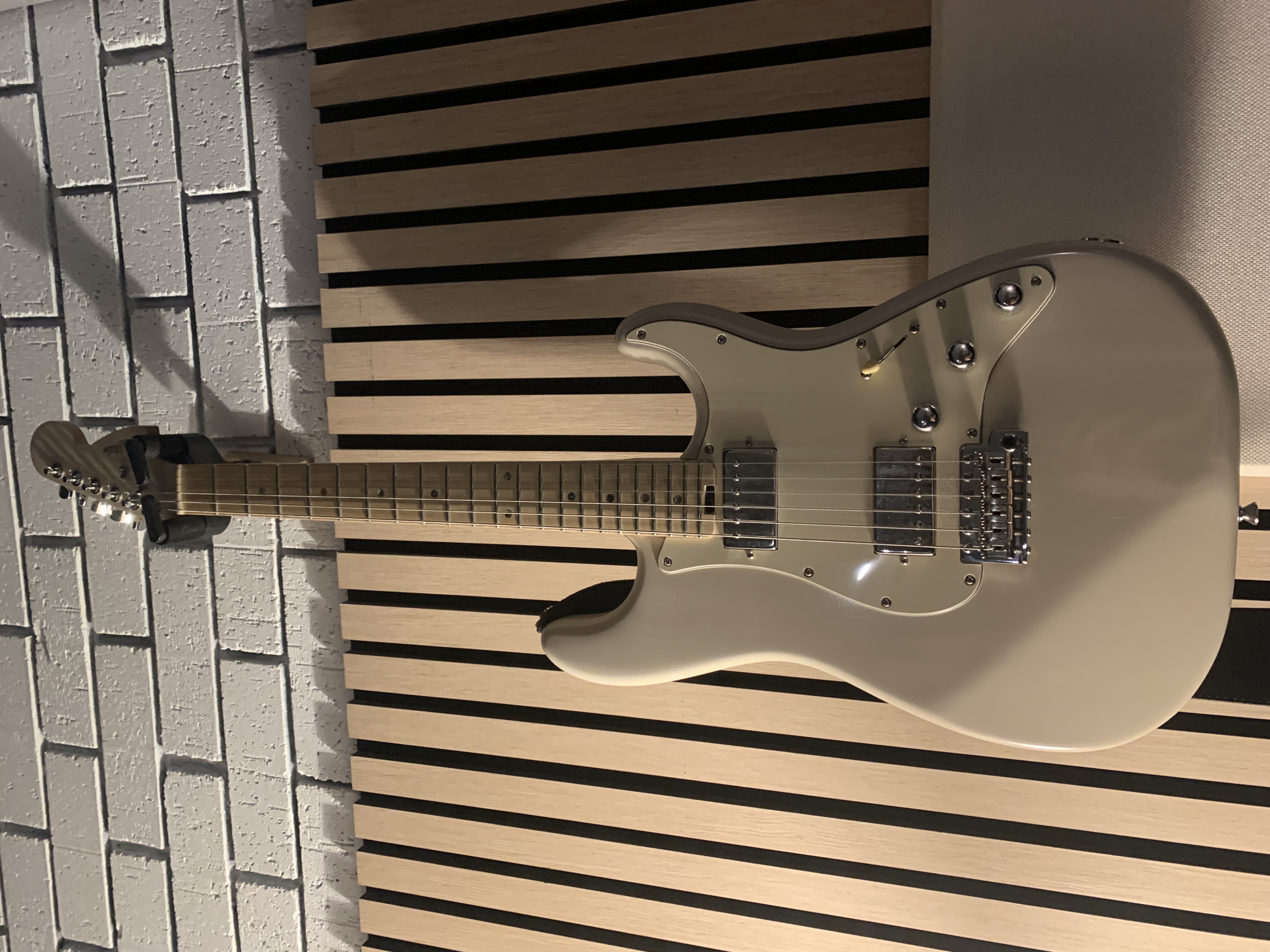 Description of guitar