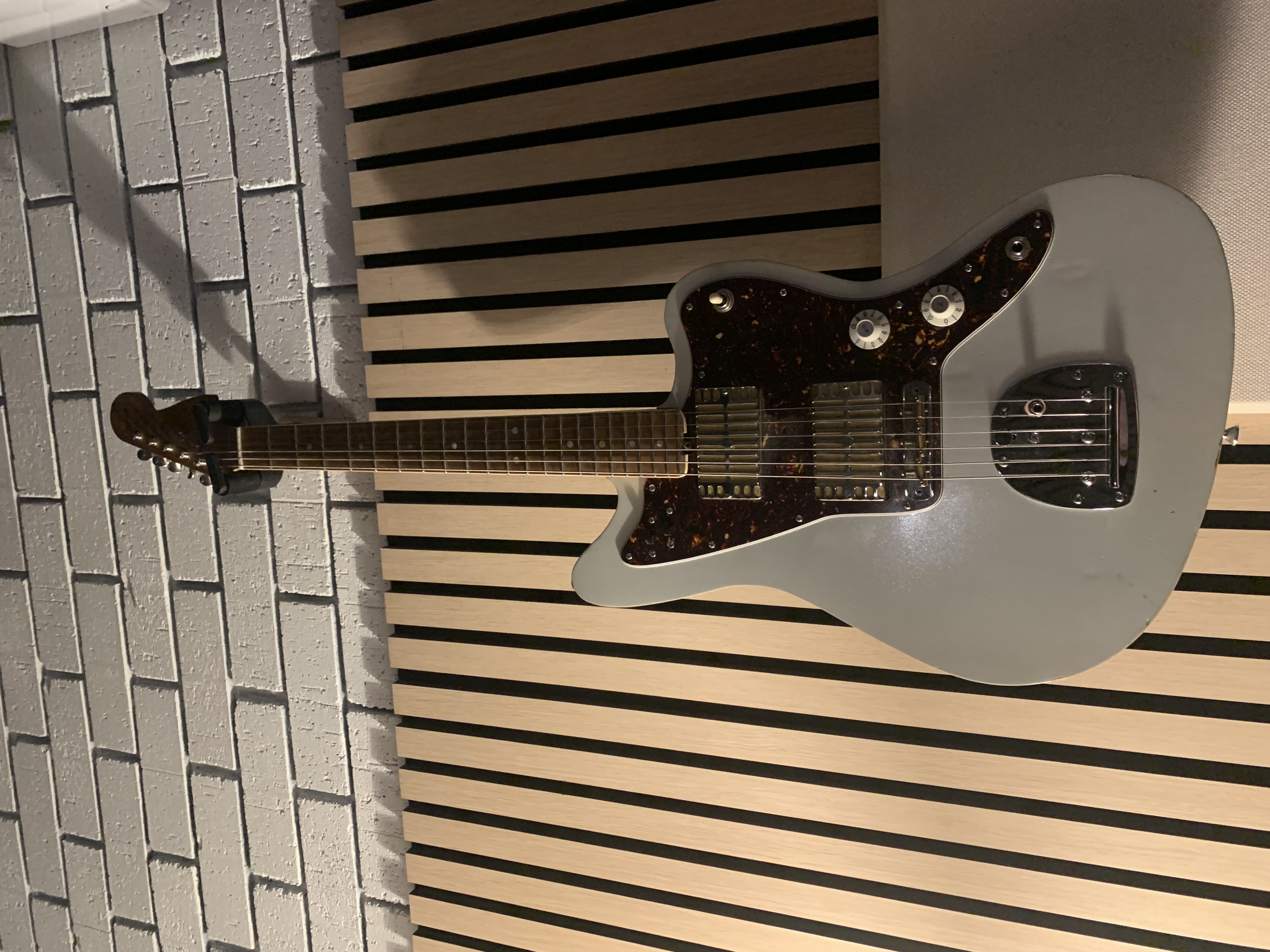 Description of guitar
