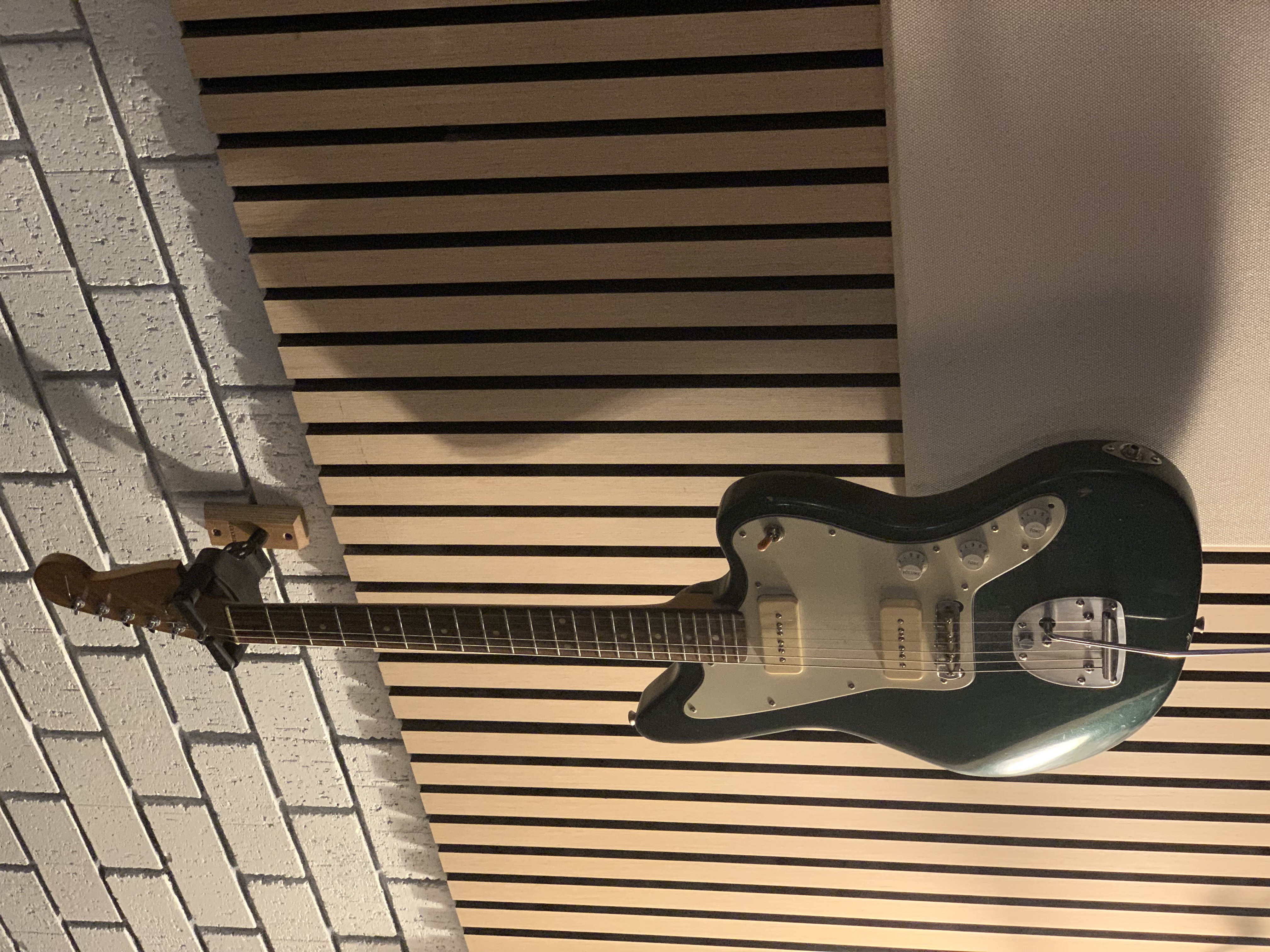 Description of guitar